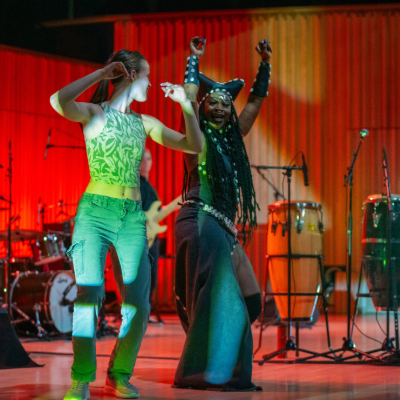 Dobet Gnahore dancing with a student